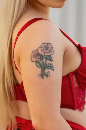 Roses on right shoulder